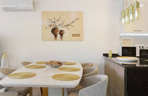 Gaula Apartment | 'King' Room with Mountain View, Wi-Fi Access and Air Conditioning