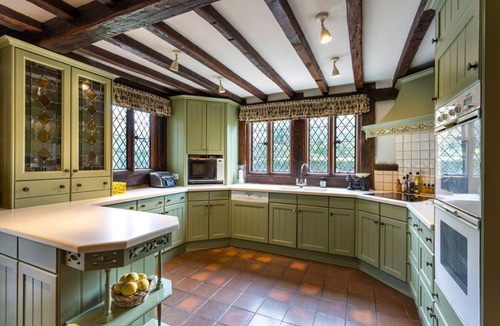 Billingshurst Villa | Kirdford Farmhouse - Five Bedroom Villa, Sleeps 10