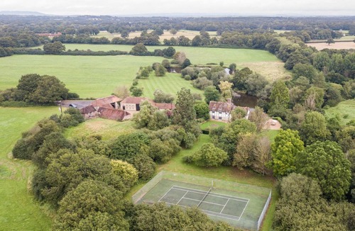 Billingshurst Villa | Kirdford Farmhouse - Five Bedroom Villa, Sleeps 10