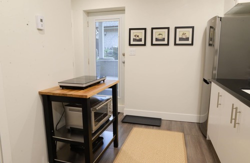 Kitsilano House | Kitsilano Oasis: Quiet and Spotlessly Clean Garden Suite with King Bed ★ ★ ★ ★ ★