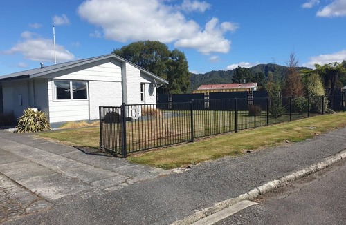Reefton House | Kiwiana Gem to enjoy in Reefton