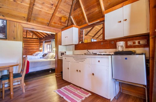 East Kootenay Cabin | Kootenay Park Lodge