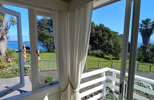 Amodeo Bay Cottage | Kotare Coastal Cottage ~ Papa Aroha