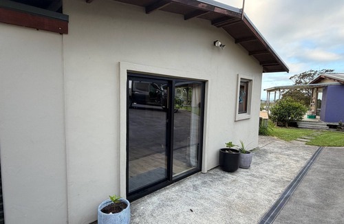 Tataraimaka Apartment | Kotare View- Studio Accommodation, Tataraimaka