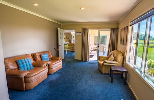 Patons Rock House | La Casa Al Mare - Golden Bay Beach House
