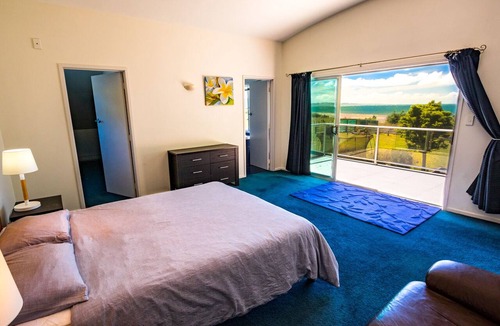 Patons Rock House | La Casa Al Mare - Golden Bay Beach House