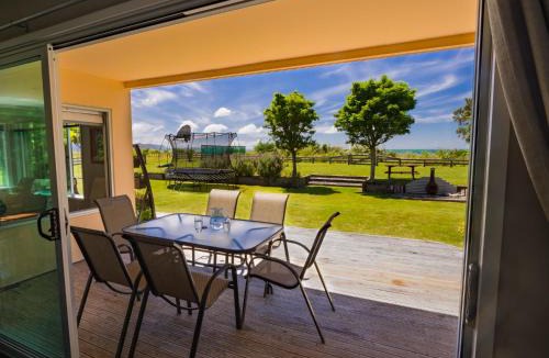 Patons Rock House | La Casa Al Mare - Golden Bay Beach House