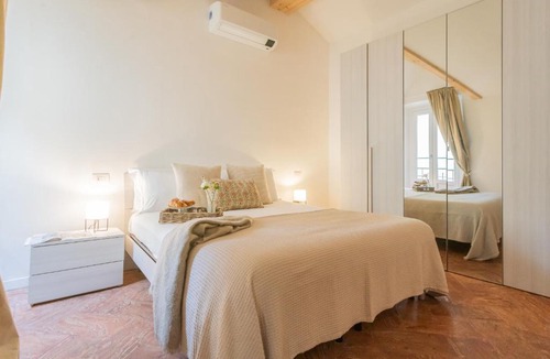 Torno Apartment | La Finestra Sul Molo by Rent All Como