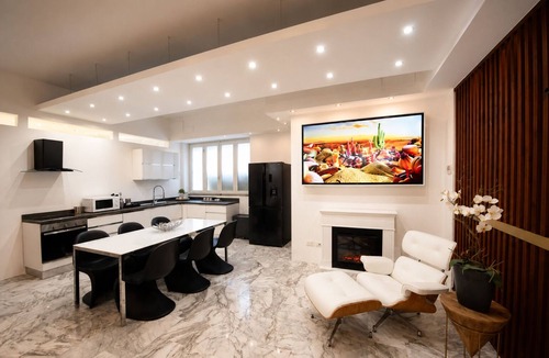 Zona Solari Apartment | La Galleria Milan | Designer Residence & Private Spa$
