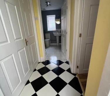 Peterborough House | La Mignonne Aketoise