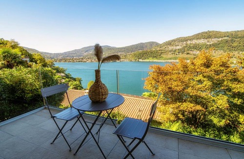 Montagnola Apartment | La Palma 1 by Quokka 360 - Stylish Modern Lake View Apartment