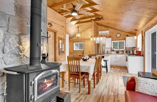 Amherst Ski Chalet | La Plage Sucrée - Private beach