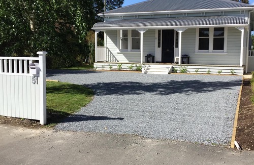 Martinborough House | La Rocque Cottage - Pretty, quiet and secluded. Short walk to the Square.