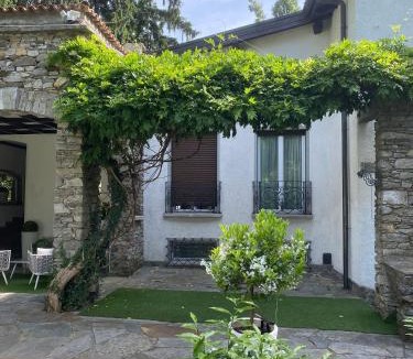 Buguggiate Bed & Breakfast | "La Selvetta" bed and breakfast