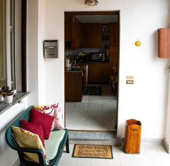 Varano Borghi Apartment | LaCasaDeiNonni - Laghi&Relax