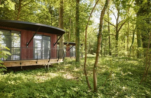 Maubray House | Lake Bungalow Escape