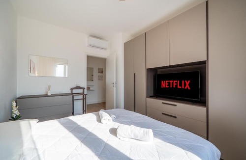 Lecco Apartment | Lake Como 5' - Mountain View - 10' Station - Wifi, AC