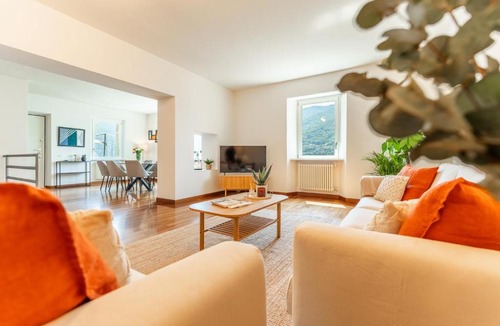 Carate Urio House | Lake Front Villa Giulia! Hot Tub, Lake access, gym