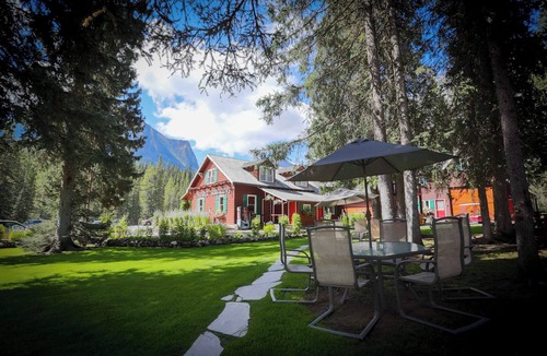 Lake Louise Cabin | Lake Louise 2-Bedroom Suite | Deck & Views