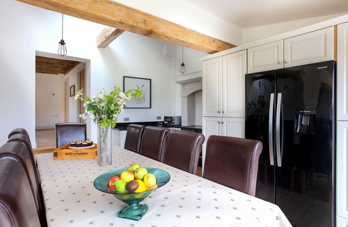Ashby-de-la-Zouch House | Lake View Barn Beautiful 4 bedroomed conversion sleep 9 with use of private lake