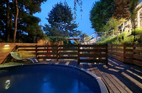 Okanagan-Similkameen House | Lake views, backyard oasis, minute from beach, private, late-century modern home