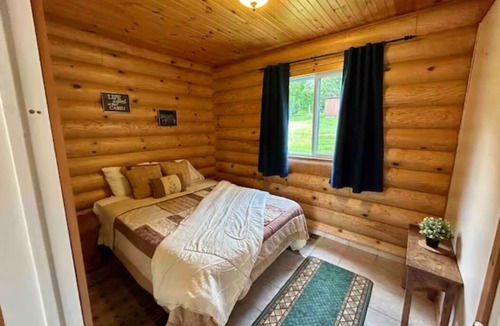 Unorganized Centre Parry Sound Cabin | Lakefront Cabin #2 - 4 Season - Sleeps 7