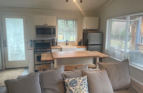 Lake Cowichan Hotel | Lakeside Cabin - Beaver Lake Resort - Pet friendly - Airbnb Legal!