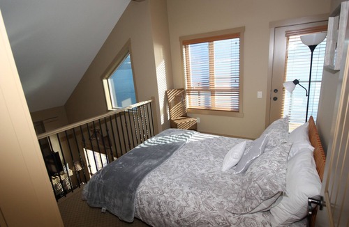Westshore Estates Cottage | Lakeside cottage along La Casa Cottage Resort