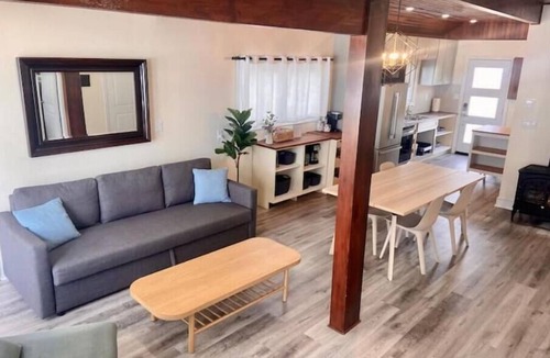 Scugog Cottage | Lakeside Cottage Getaway South Shore Lake Scugognn