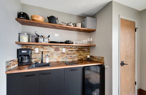 Dillon Condo | Lakeside One-Bedroom with Balcony/Views! Close to Keystone.
