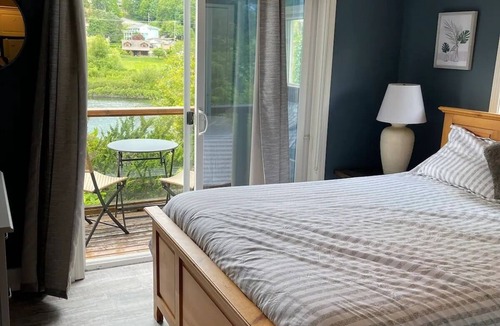 Lake Cowichan House | Lakey McLakehouse