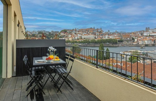 Santa Marinha Apartment | Land Roots Riverside Apartments