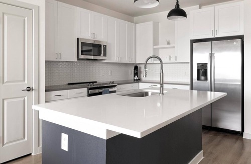 Lower Basin Lake Travis Apartment | Landing | Spectacular 2BD, Clubhouse, Pool