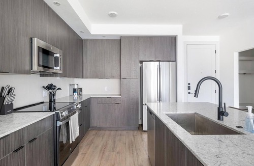 MLK Apartment | Landing | Stylish 2BD, Rooftop Lounge, Gym