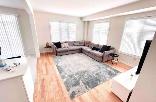 Thorold House | Large 5 Bedroom Newly Built Home Sleeps 12 Persons
