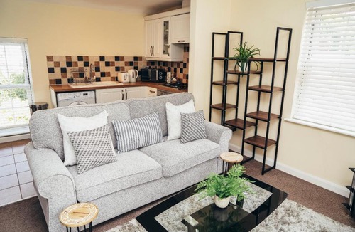 Castle Donington Apartment | Large Apartments next to East Midlands Airport with Free Gated Parking!