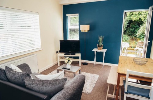 Castle Donington Apartment | Large Apartments next to East Midlands Airport with Free Gated Parking!