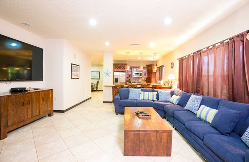 Antoneys Cay Condo | Large Beachfront Penthouse w/Private Rooftop & Plunge Pool