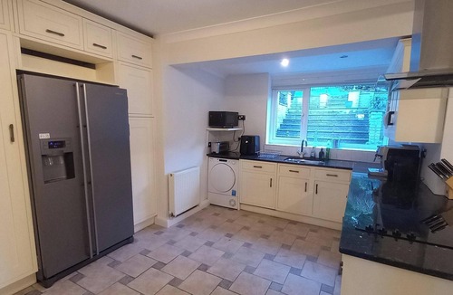 Mapperley House | Large Characterful Home in a quiet conservation area. 4 King-size Bedrooms.