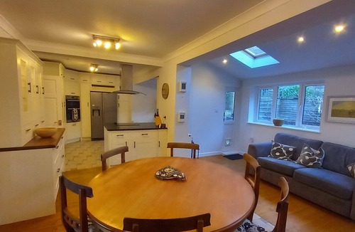 Mapperley House | Large Characterful Home in a quiet conservation area. 4 King-size Bedrooms.