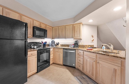 Table Rock Condo | Large Lovely 4bd, 3bth condo. Great family & couples place. Fall Discounts!