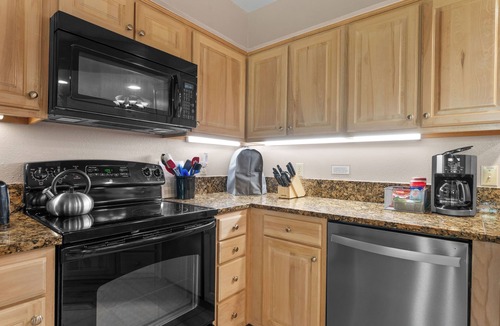 Table Rock Condo | Large Lovely 4bd, 3bth condo. Great family & couples place. Fall Discounts!