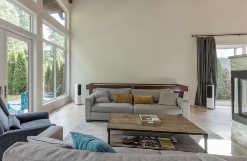 Squamish House | Large Modern Home in Squamish