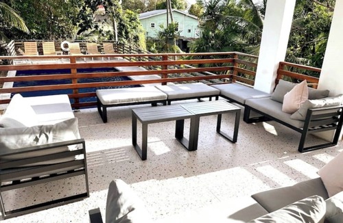 Durants Villa | Large modern villa with pool on West Coast near beach & restaurants w/parking.