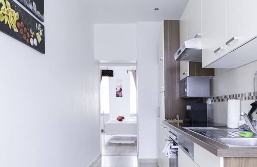 Rudolfsheim-Funfhaus Apartment | Large, spacious rooms, Modern apartment next to Metro, with Inner Garden