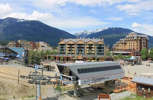 Whistler Village Apartment | Largest Mountain Facing Property in famous Carleton Lodge - 4 bedrooms!