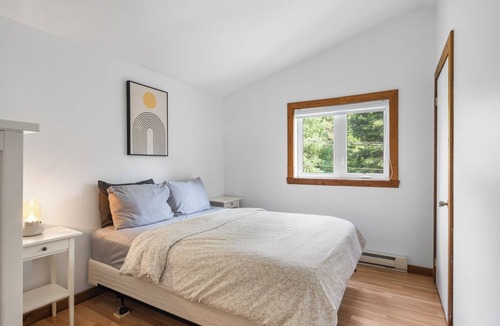 Val David Cabin | Laura: cozy comfort in Val-David, w/spa & firepit