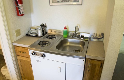Claresholm Hotel | Lazy J Motel