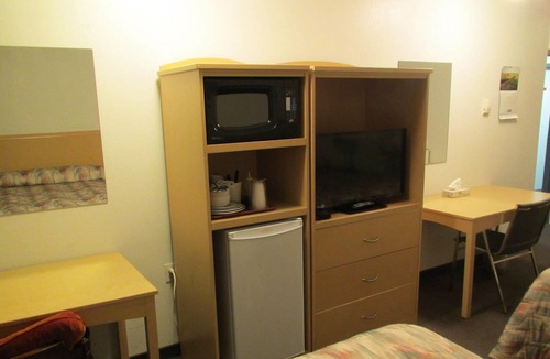 Claresholm Hotel | Lazy J Motel