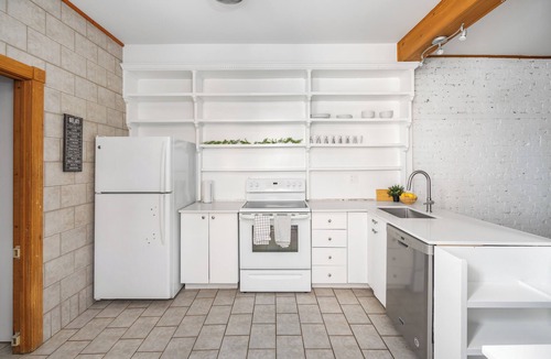 Mile End Apartment | "Le Laurier" - Mile-End Retreat, 3bdrs - sleeps (8)